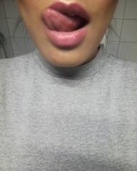 Foto sexi Lips and tounge hot