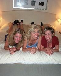 Download poto bokep mom and horny friends HD