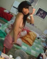 Lihat foto bugil Selfmade pics of hot Asian naked at home hot