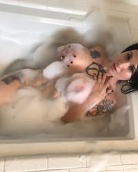 Lihat foto sex Shower Pics