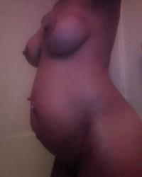 Foto bugil sexy pregnant mommy before shower time 2020