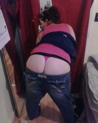 Foto bugil hot Maddie Shows Her Thongs Through the Store HD
