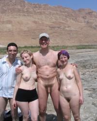 Foto xxx Real amateur swingers on the nudist beach hot