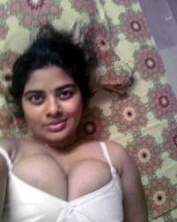 Download foto xxx Beautiful Asian babe got big tits so she is smiling HD
