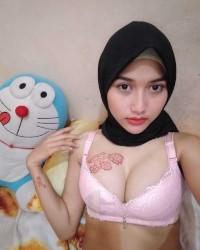 Download foto bugil Tudung Hitam Selfie Nude hot