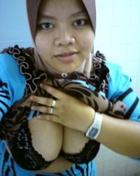 Lihat foto xxx Malays Big boobs HD