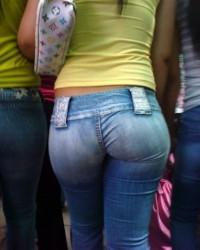 Lihat foto xxx Butt in Jeans (Bundas em jeans) terbaru