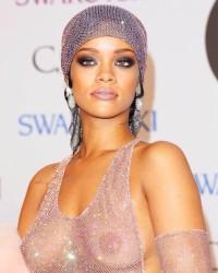 Foto bugil HD Rihanna's See Through Fit kualitas tinggi