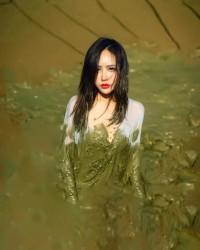 Poto bokep hot Chinese girl play with mud terbaru 2020