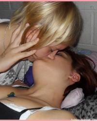 Foto bugil Lesbian Kissing I terbaru