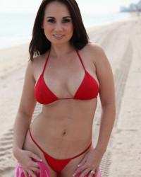 Download foto bugil Holly West Bikini Babe gratis