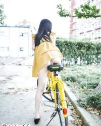 Foto xxx indah Petite slim Korean teen in yellow dress hot