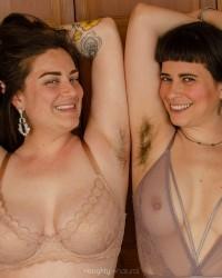 Foto sex indah Hairy Lesbians in Stockings kualitas tinggi
